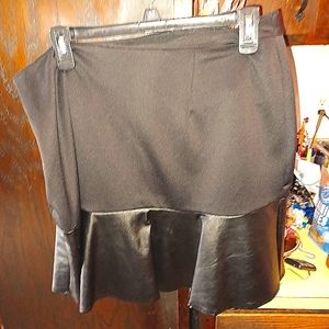 Pencil skirt with faux leather ruffle
